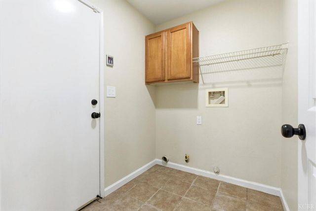 1975 W Tudor Lane, Hanford, CA 93230