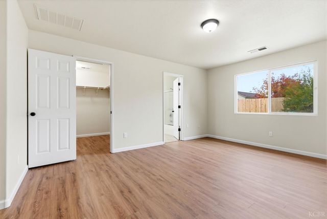 1975 W Tudor Lane, Hanford, CA 93230