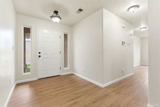 1975 W Tudor Lane, Hanford, CA 93230