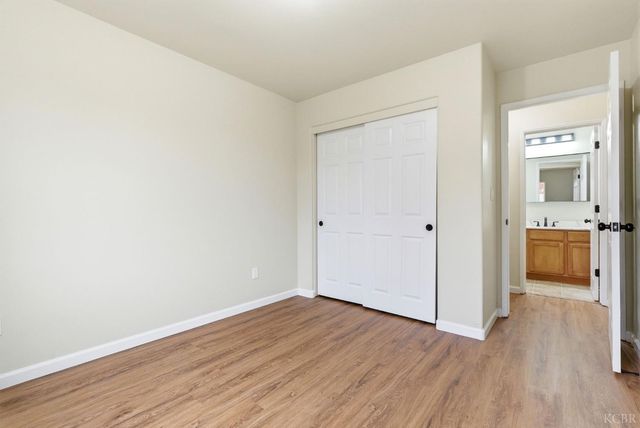 1975 W Tudor Lane, Hanford, CA 93230