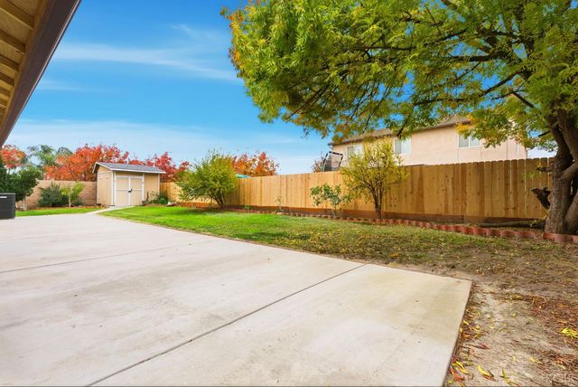 1975 W Tudor Lane, Hanford, CA 93230