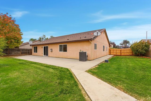 1975 W Tudor Lane, Hanford, CA 93230