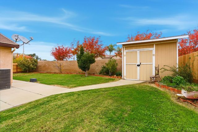 1975 W Tudor Lane, Hanford, CA 93230