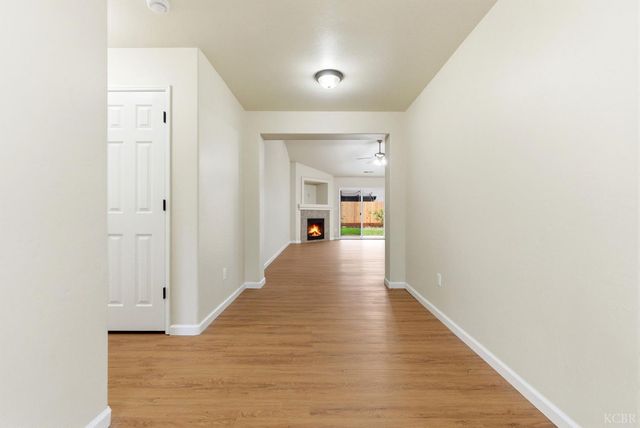 1975 W Tudor Lane, Hanford, CA 93230