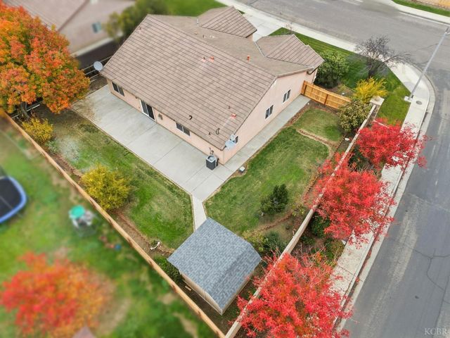 1975 W Tudor Lane, Hanford, CA 93230