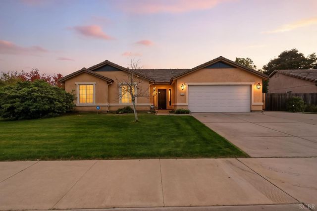 1975 W Tudor Lane, Hanford, CA 93230