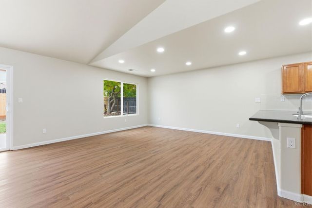 1975 W Tudor Lane, Hanford, CA 93230