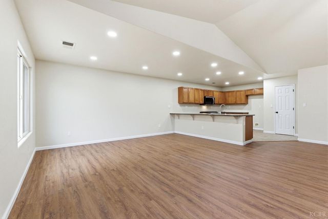 1975 W Tudor Lane, Hanford, CA 93230