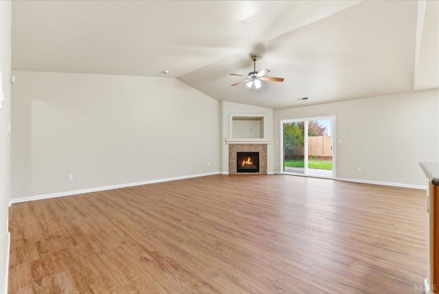 1975 W Tudor Lane, Hanford, CA 93230