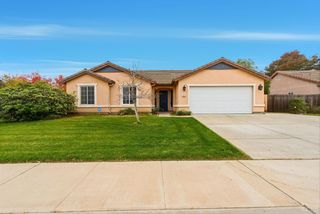 1975 W Tudor Lane, Hanford, CA 93230