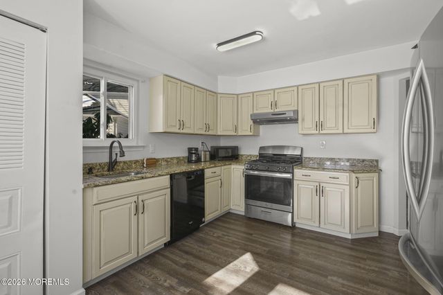 1604 Buckingham Circle, Middletown, NJ 07748