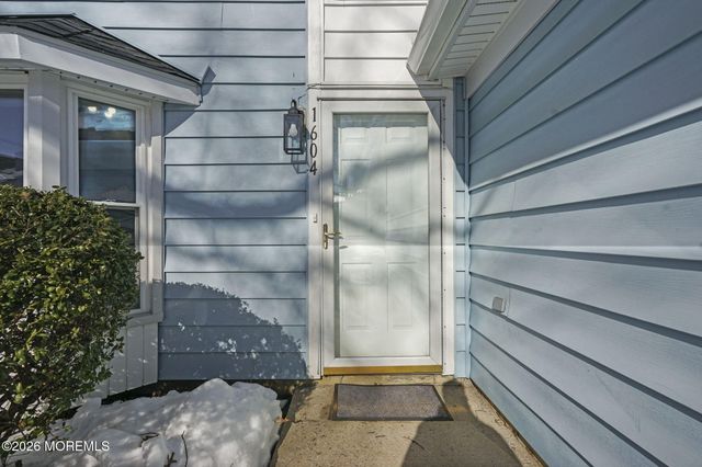 1604 Buckingham Circle, Middletown, NJ 07748