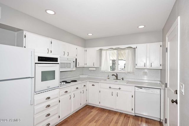 10402 W WININGER Circle, Sun City, AZ 85351