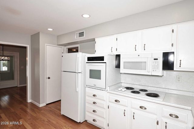 10402 W WININGER Circle, Sun City, AZ 85351
