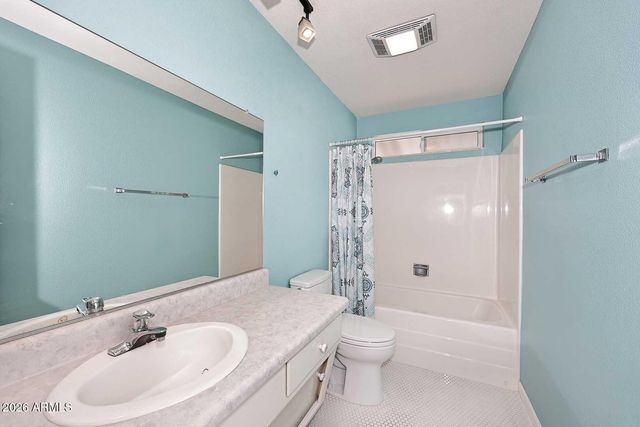 10402 W WININGER Circle, Sun City, AZ 85351