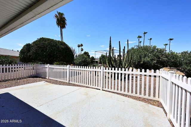 10402 W WININGER Circle, Sun City, AZ 85351
