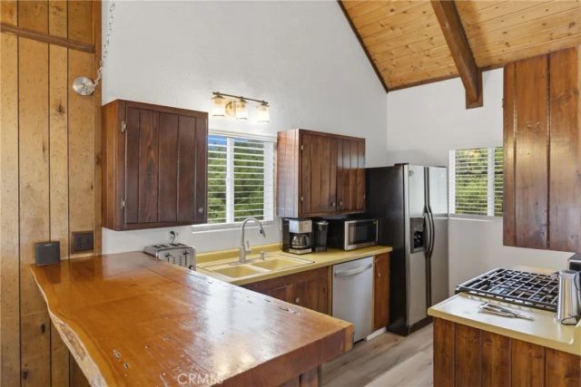 42493 Catalina Road, Big Bear Lake, CA 92315