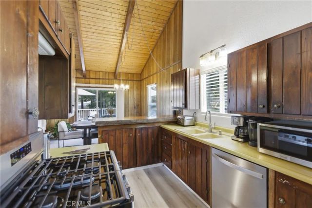 42493 Catalina Road, Big Bear Lake, CA 92315