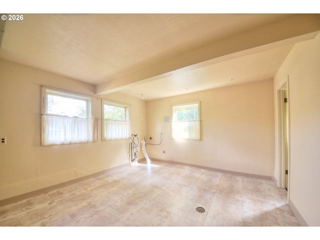 605 FULVUE Dr, Eugene, OR 97405