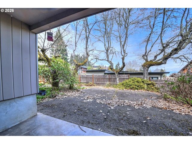 605 FULVUE Dr, Eugene, OR 97405