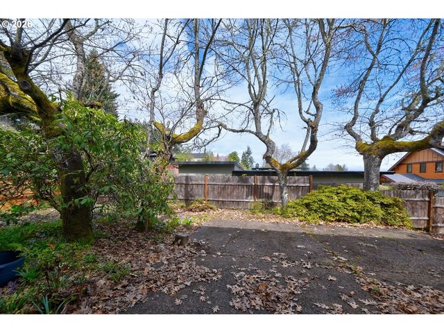 605 FULVUE Dr, Eugene, OR 97405