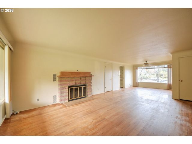 605 FULVUE Dr, Eugene, OR 97405