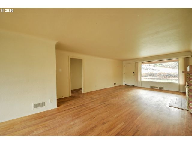 605 FULVUE Dr, Eugene, OR 97405