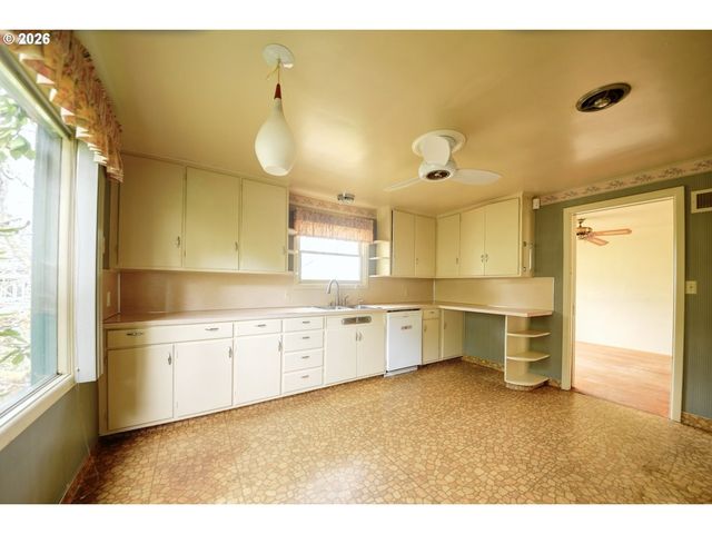 605 FULVUE Dr, Eugene, OR 97405