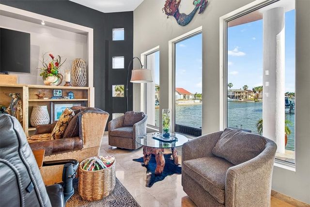 112 Sailfish Ct, Aransas Pass, TX 78336