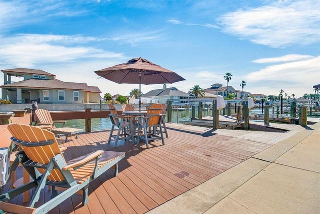 112 Sailfish Ct, Aransas Pass, TX 78336