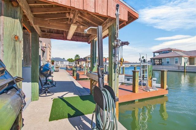 112 Sailfish Ct, Aransas Pass, TX 78336
