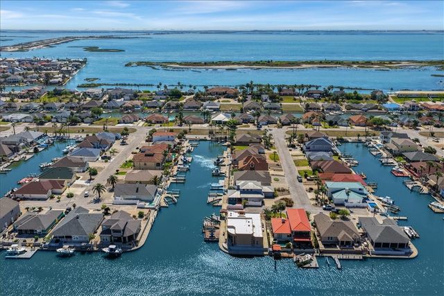112 Sailfish Ct, Aransas Pass, TX 78336