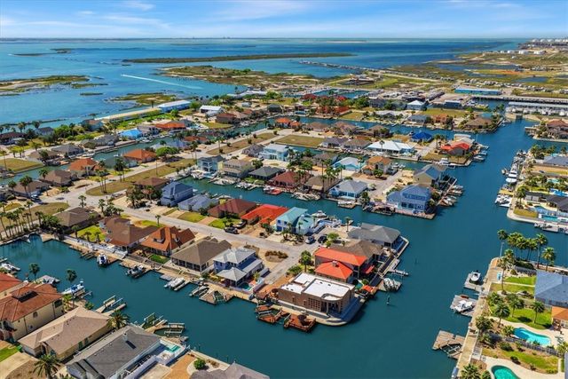 112 Sailfish Ct, Aransas Pass, TX 78336
