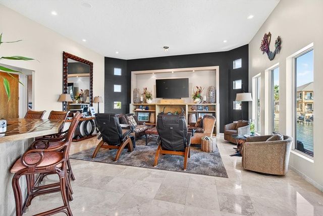 112 Sailfish Ct, Aransas Pass, TX 78336