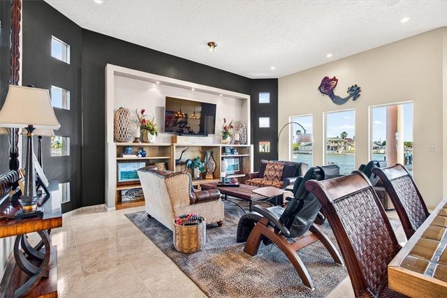 112 Sailfish Ct, Aransas Pass, TX 78336