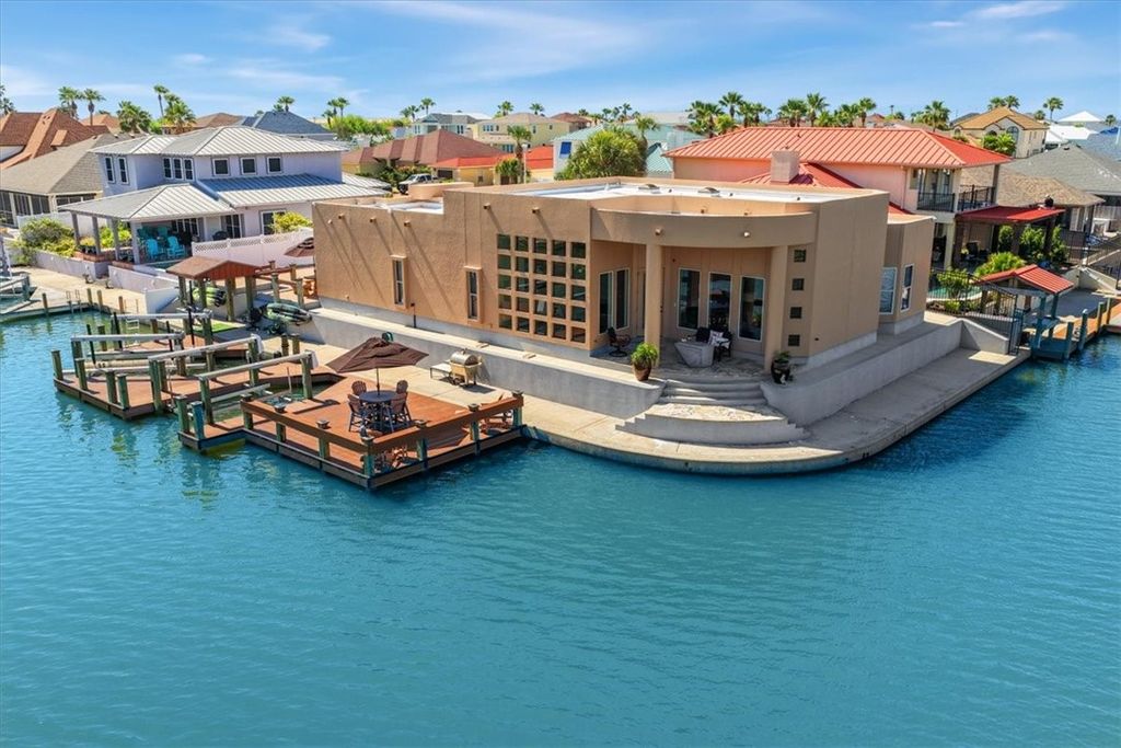 112 Sailfish Ct, Aransas Pass, TX 78336