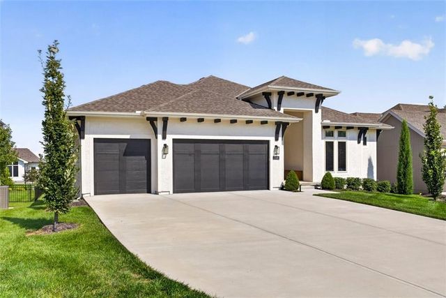 17401 Oakshire Street, Overland Park, KS 66221