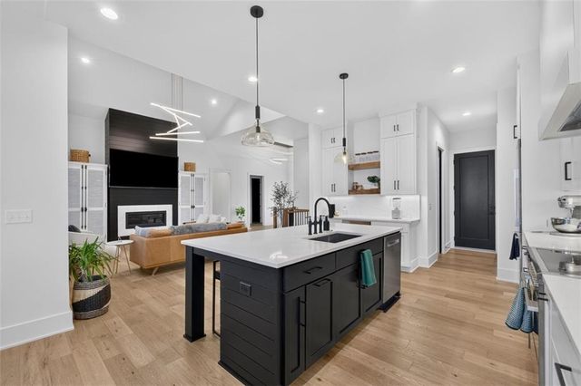 17401 Oakshire Street, Overland Park, KS 66221