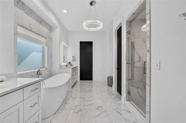 17401 Oakshire Street, Overland Park, KS 66221