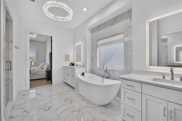 17401 Oakshire Street, Overland Park, KS 66221