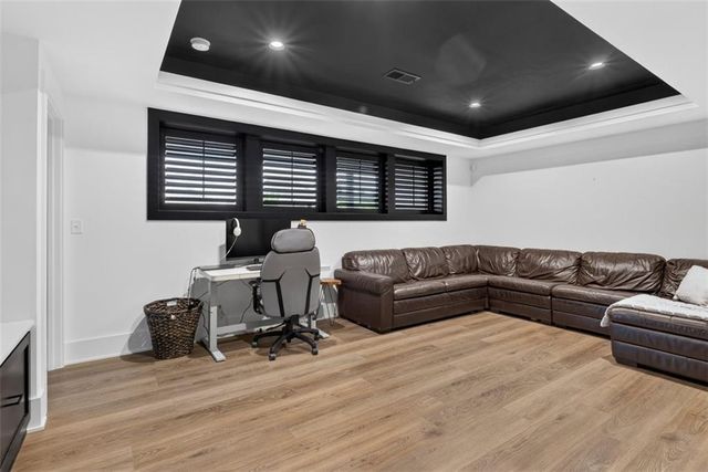17401 Oakshire Street, Overland Park, KS 66221