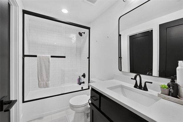 17401 Oakshire Street, Overland Park, KS 66221