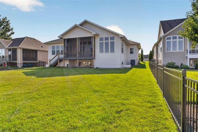 17401 Oakshire Street, Overland Park, KS 66221