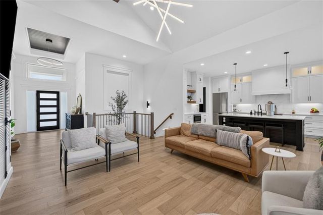 17401 Oakshire Street, Overland Park, KS 66221
