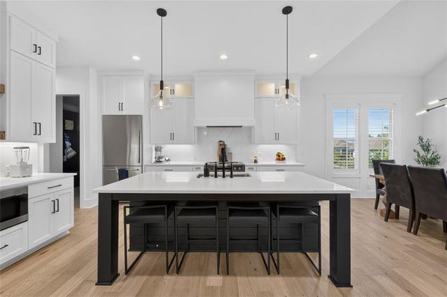 17401 Oakshire Street, Overland Park, KS 66221