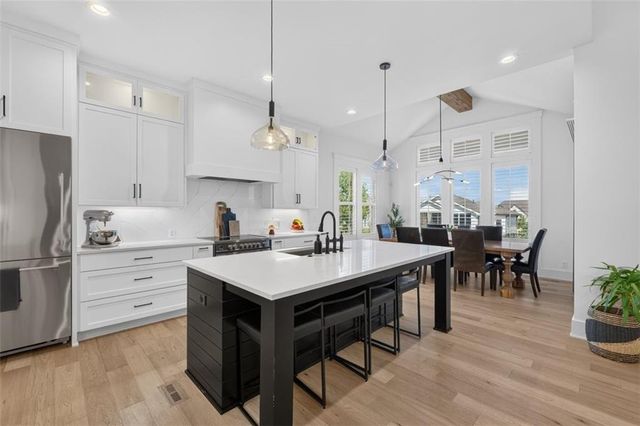 17401 Oakshire Street, Overland Park, KS 66221