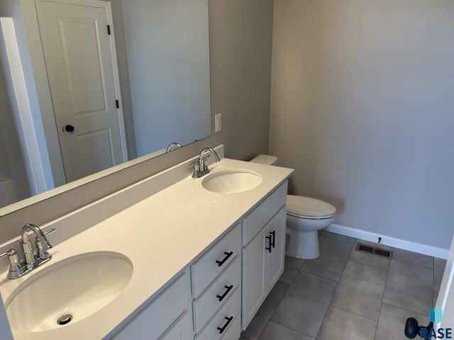 5612 E Ashwood Cir Circle, Sioux Falls, SD 57108