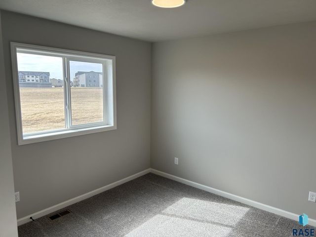 5612 E Ashwood Cir Circle, Sioux Falls, SD 57108