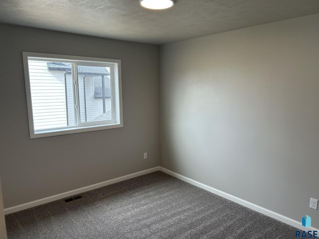 5612 E Ashwood Cir Circle, Sioux Falls, SD 57108