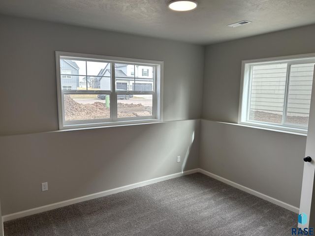 5612 E Ashwood Cir Circle, Sioux Falls, SD 57108